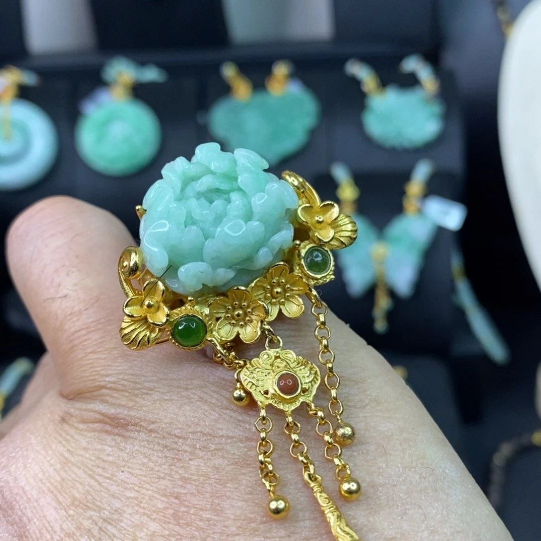 颈饰未镶嵌翡翠戒指