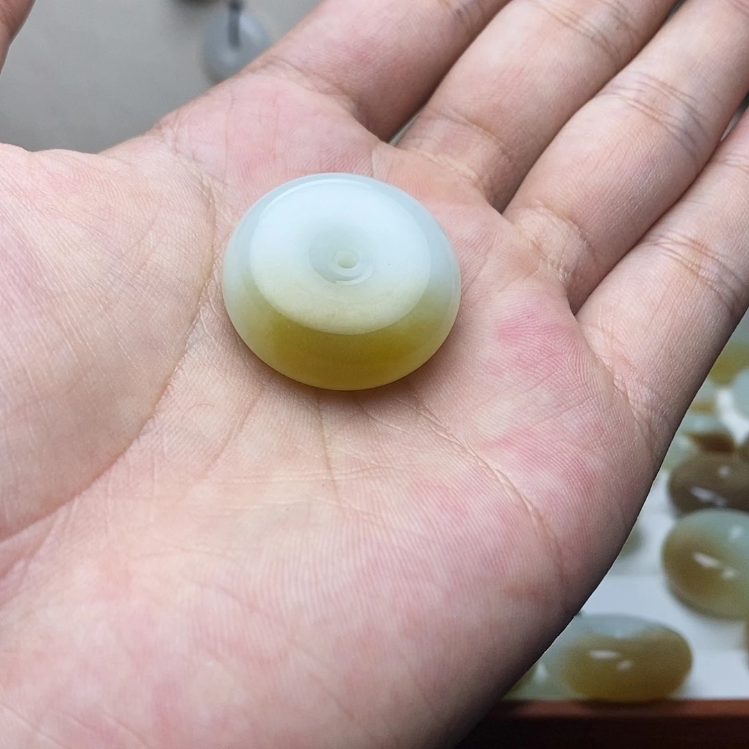 和田玉颈饰未镶嵌可****泡