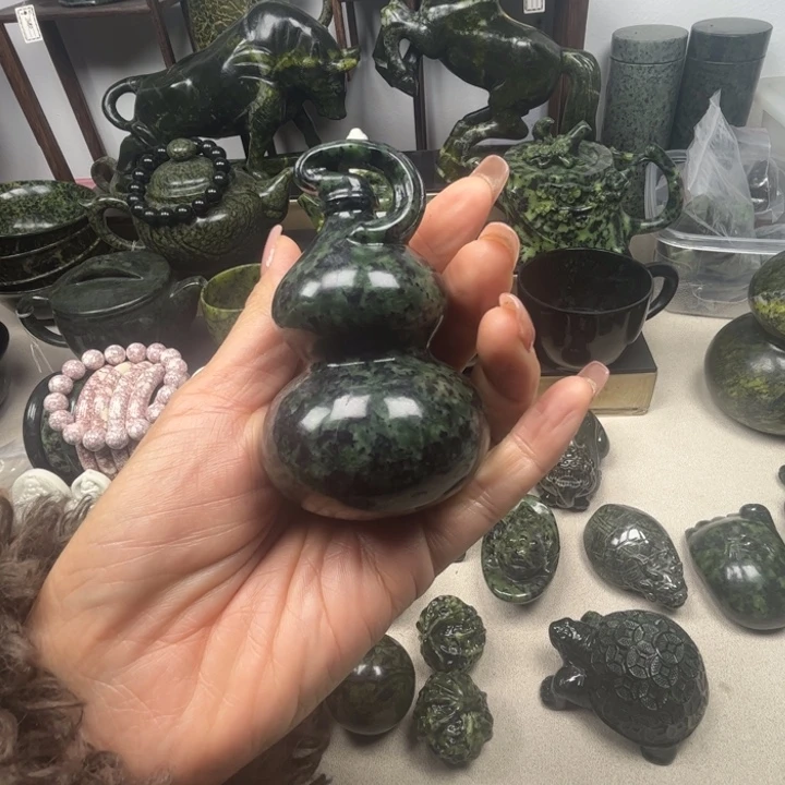 蛇纹石玉未镶嵌把件微瑕葫芦手把件