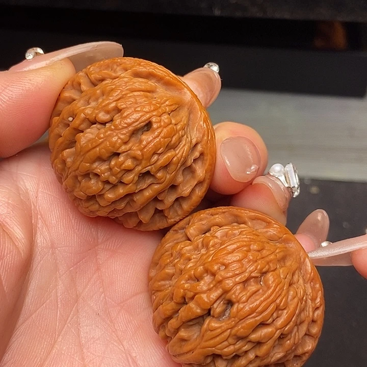 文玩核桃把件秦岭野生核桃