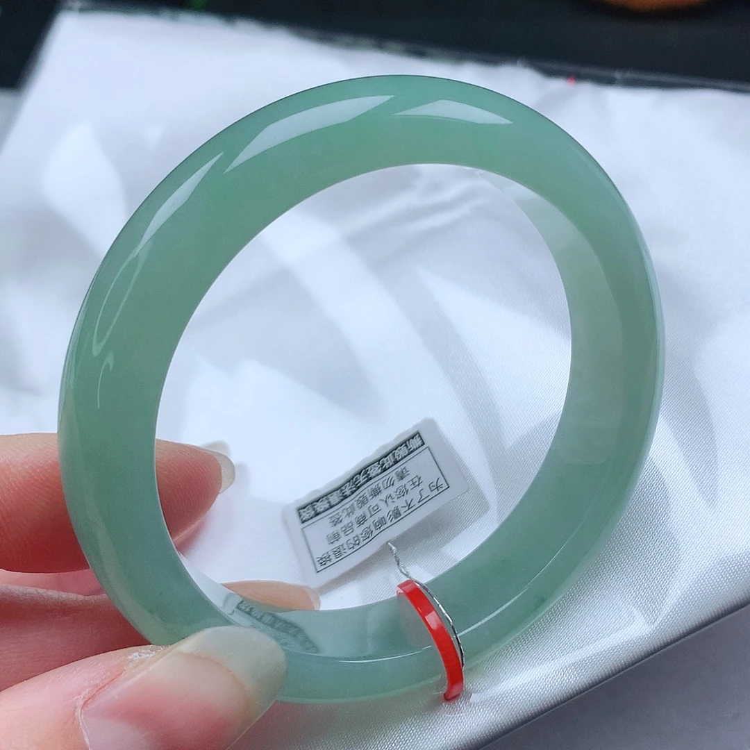 翡翠手镯未镶嵌54圈