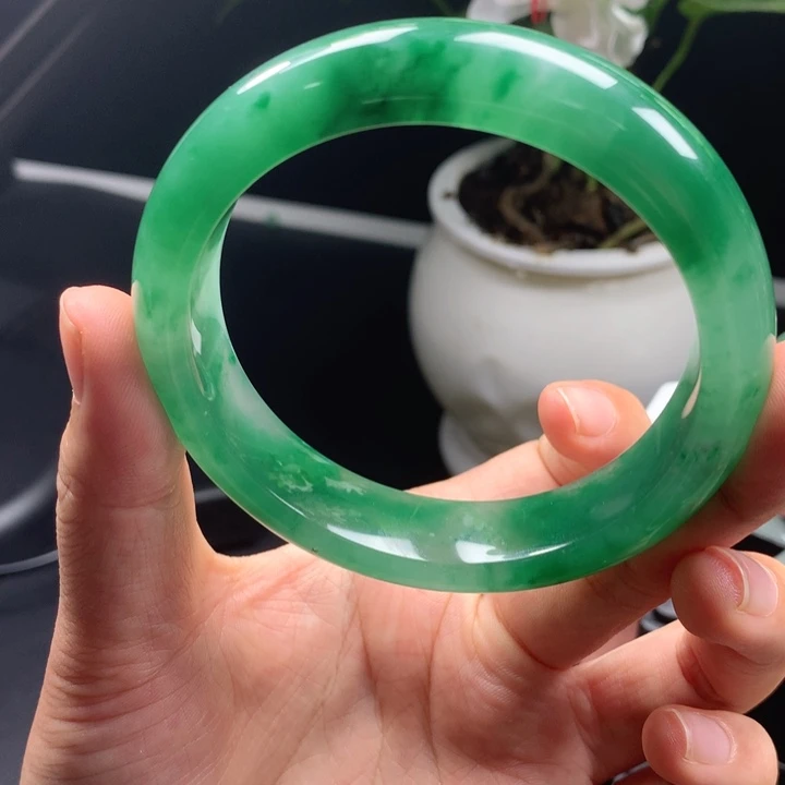 ****l未镶嵌手镯60石英质玉