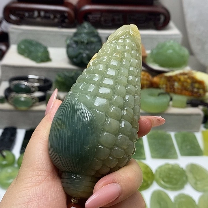未镶嵌蛇纹石玉挂件