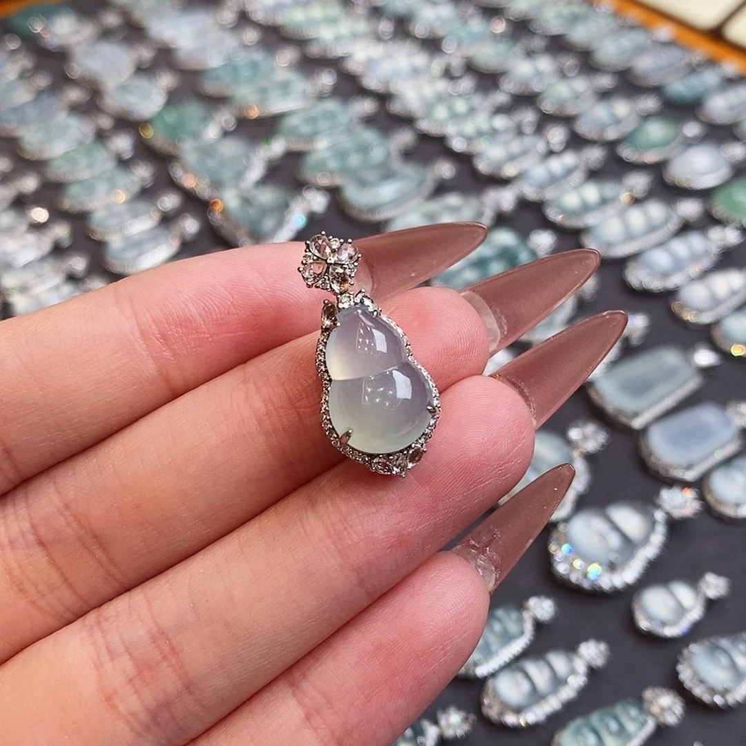 翡翠吊坠(不含链)18K金镶嵌