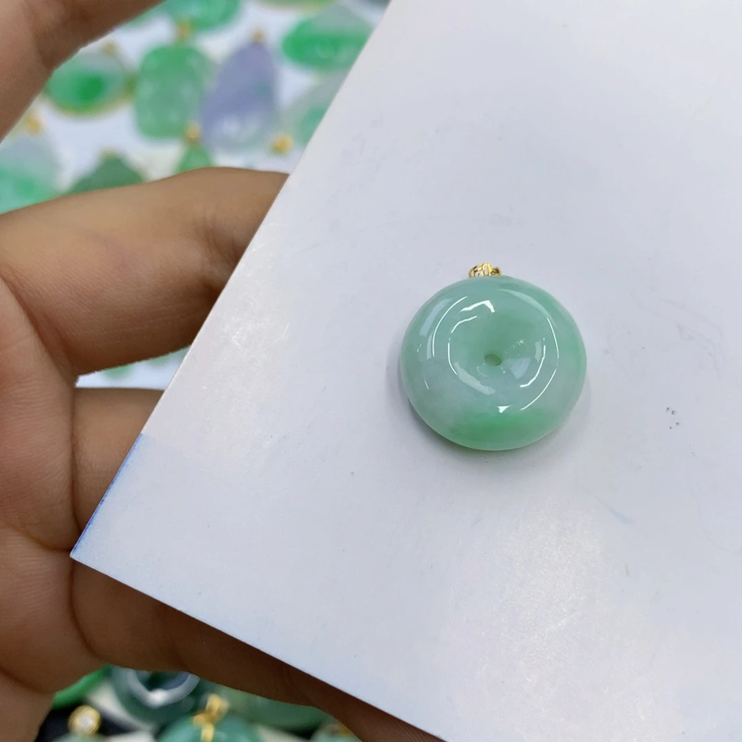 翡翠18K金镶嵌颈饰翡翠