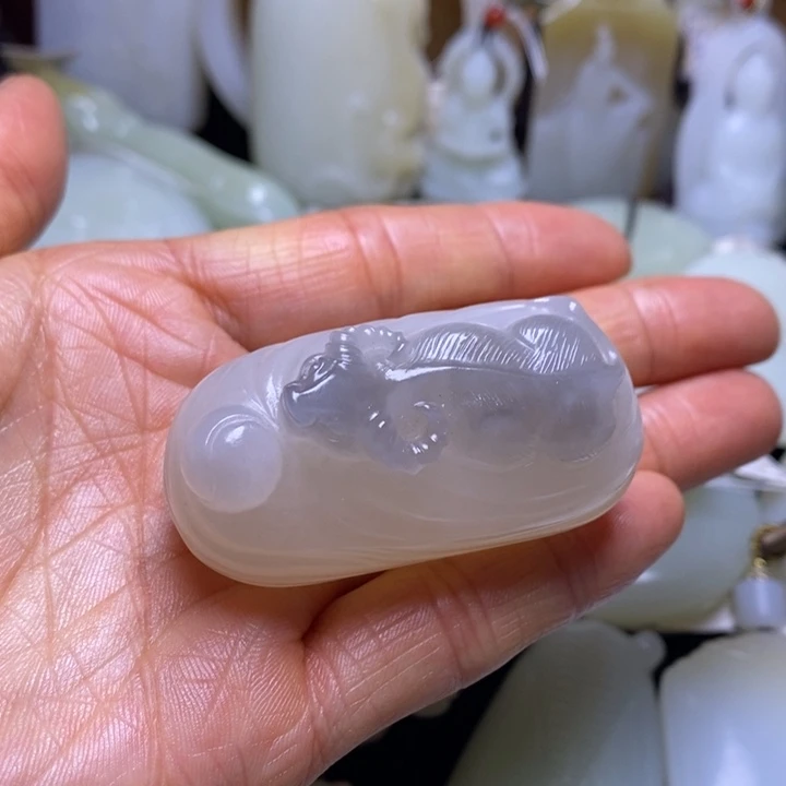 和田玉未镶嵌把件