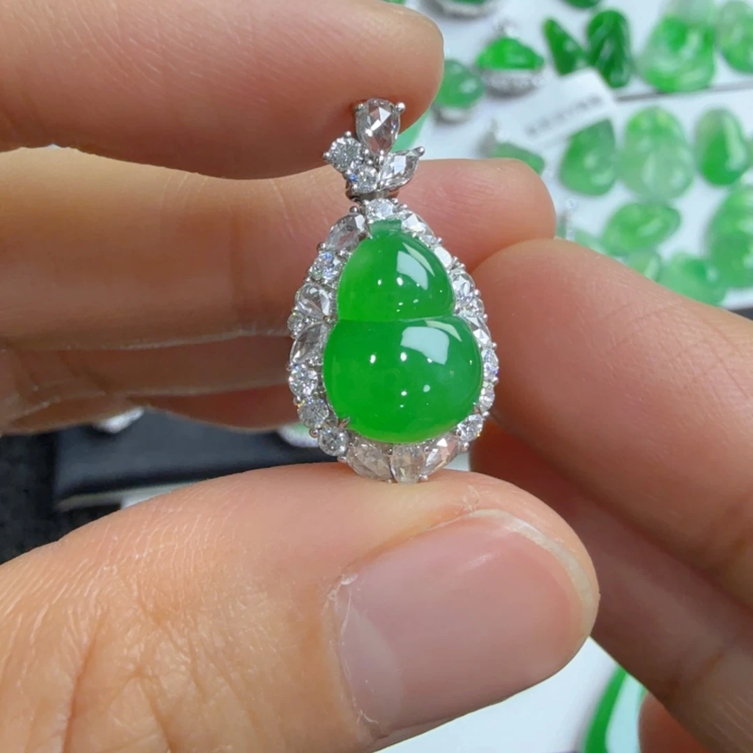 吊坠(不含链)18K金镶嵌翡翠葫芦