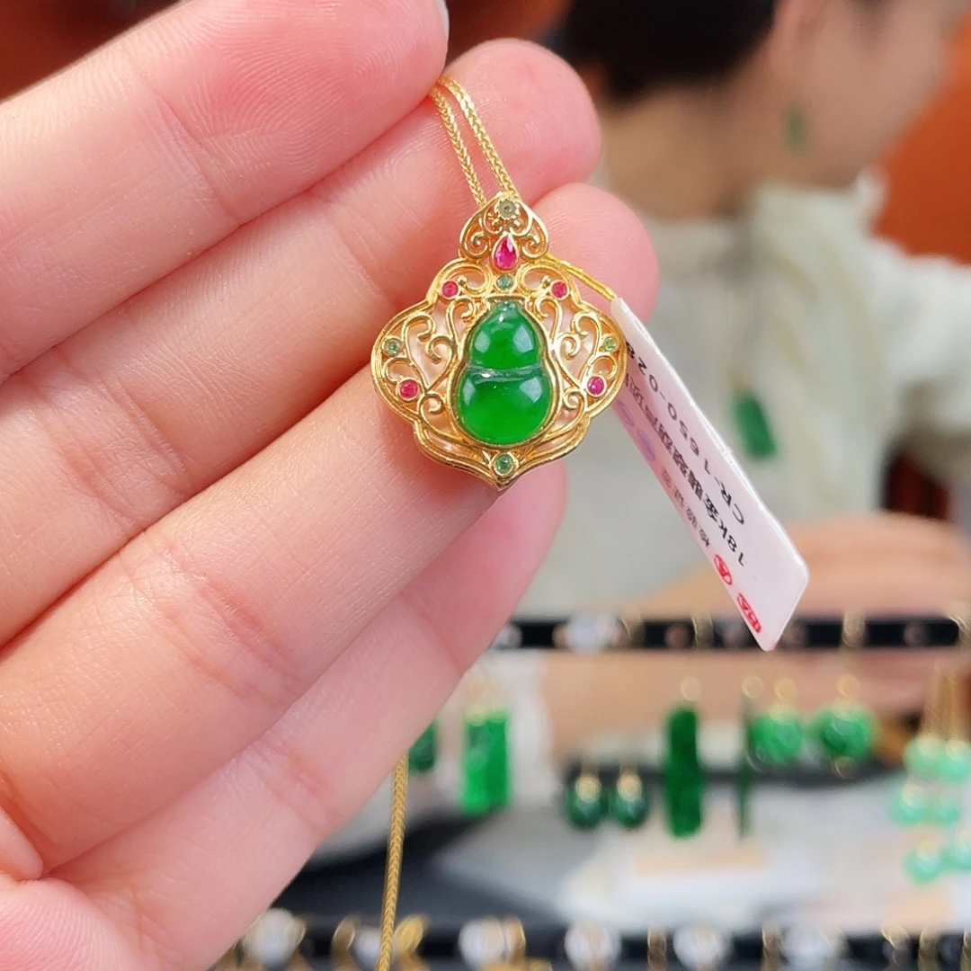 翡翠18K金镶嵌耳饰