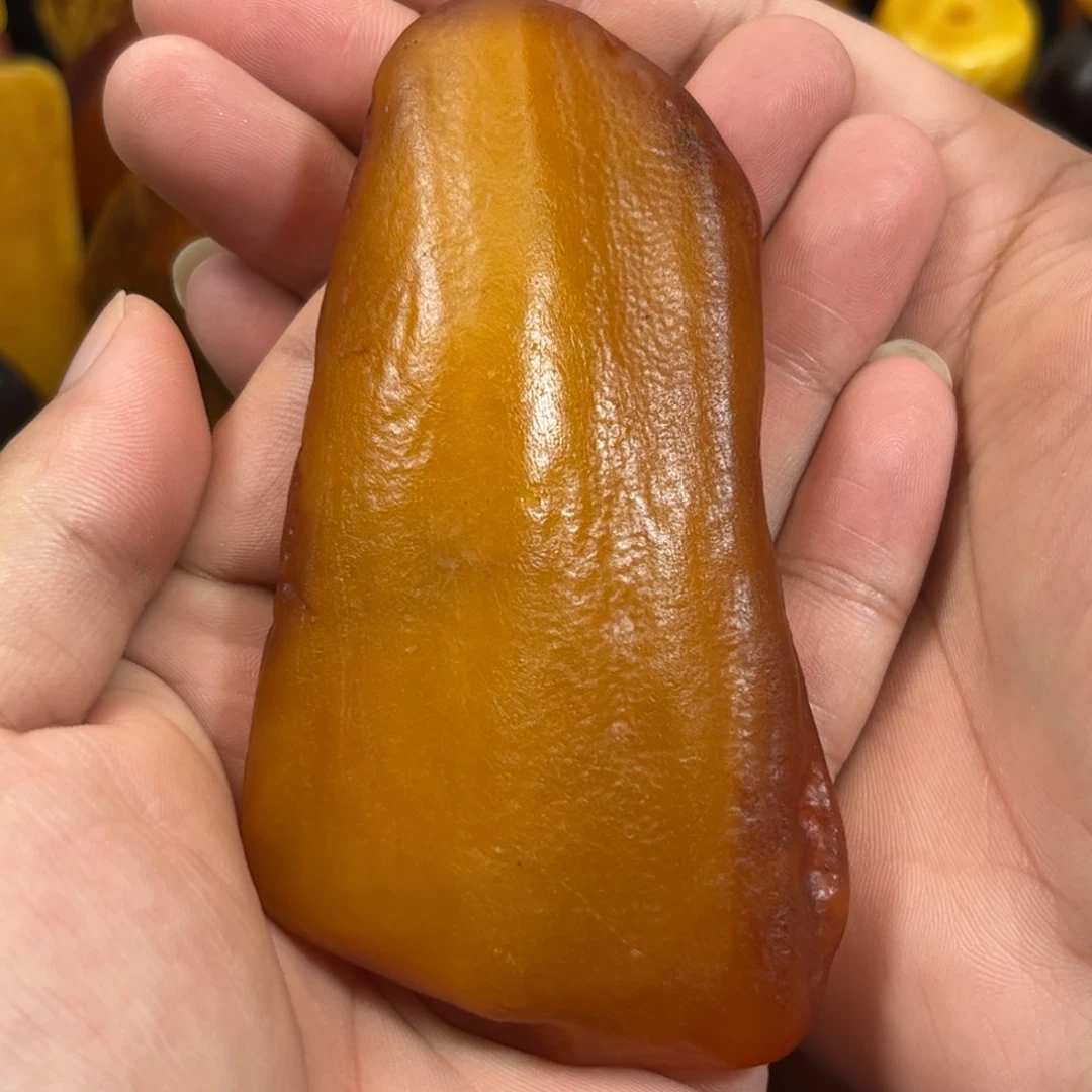 琥珀未镶嵌珠宝奇石59.7克