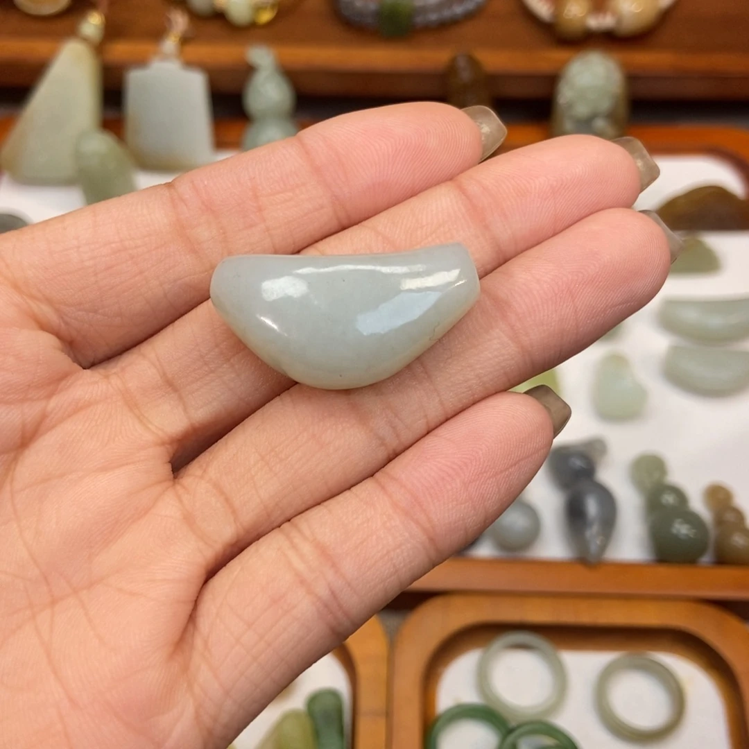 和田玉未镶嵌吊坠(不含链)