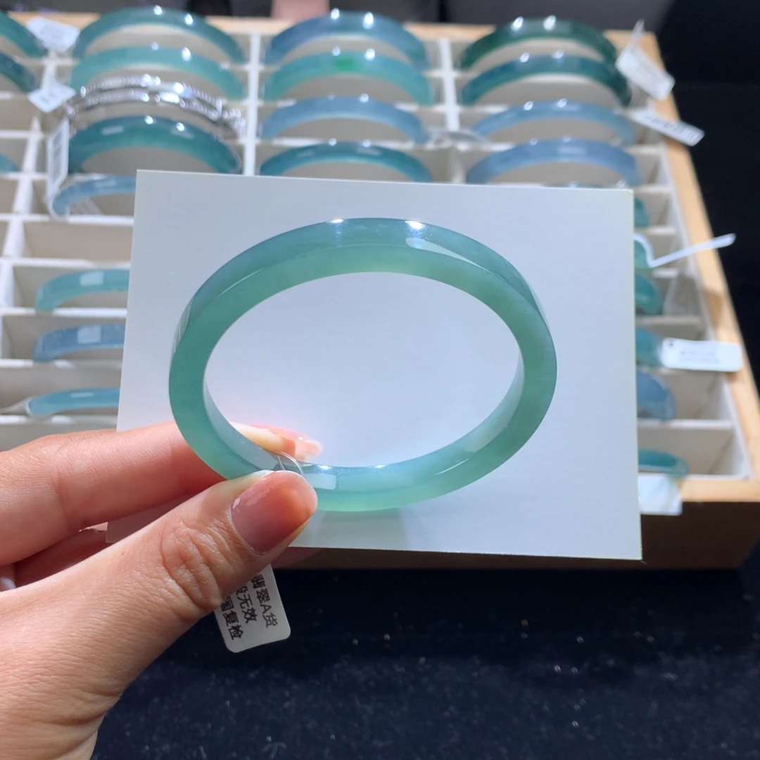 翡翠未镶嵌手镯冰晴绿