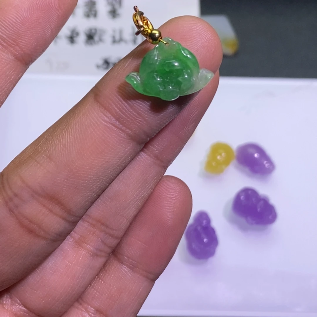 翡翠未镶嵌颈饰吊坠
