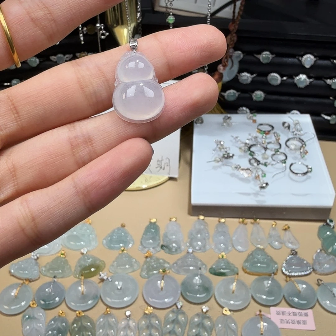 小***青翡翠18K金镶嵌颈饰