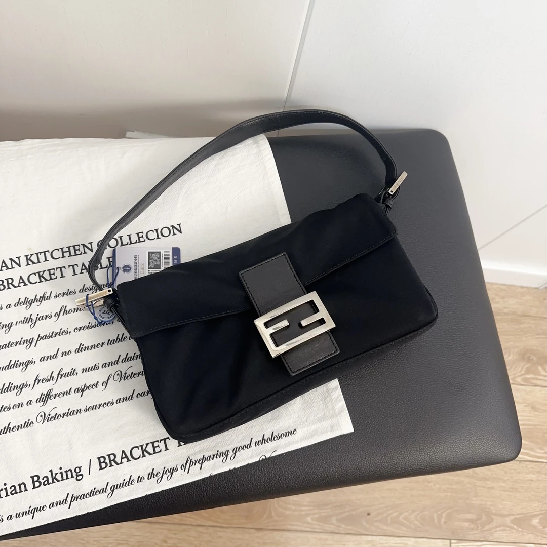 95新 FENDI/芬迪 法棍腋下包001