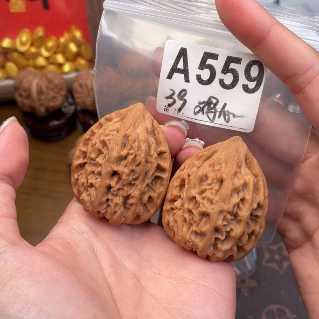 39全品十三陵鸡心文玩核桃