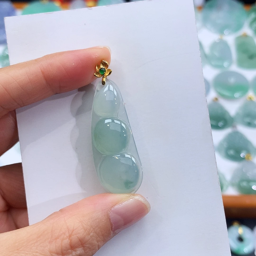 翡翠18K金镶嵌颈饰翡翠吊坠