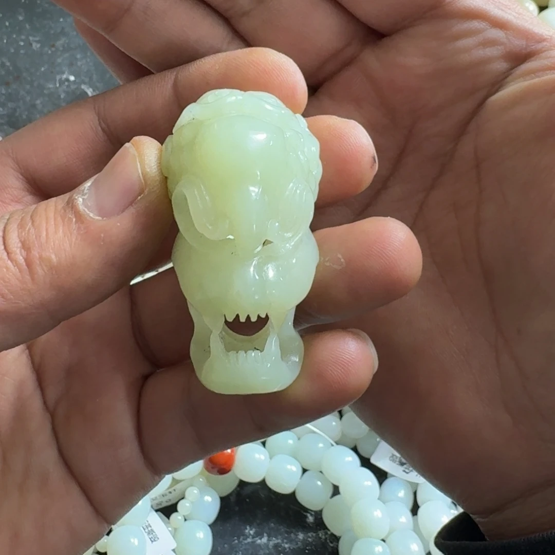 和田玉未镶嵌手链镂空龙头