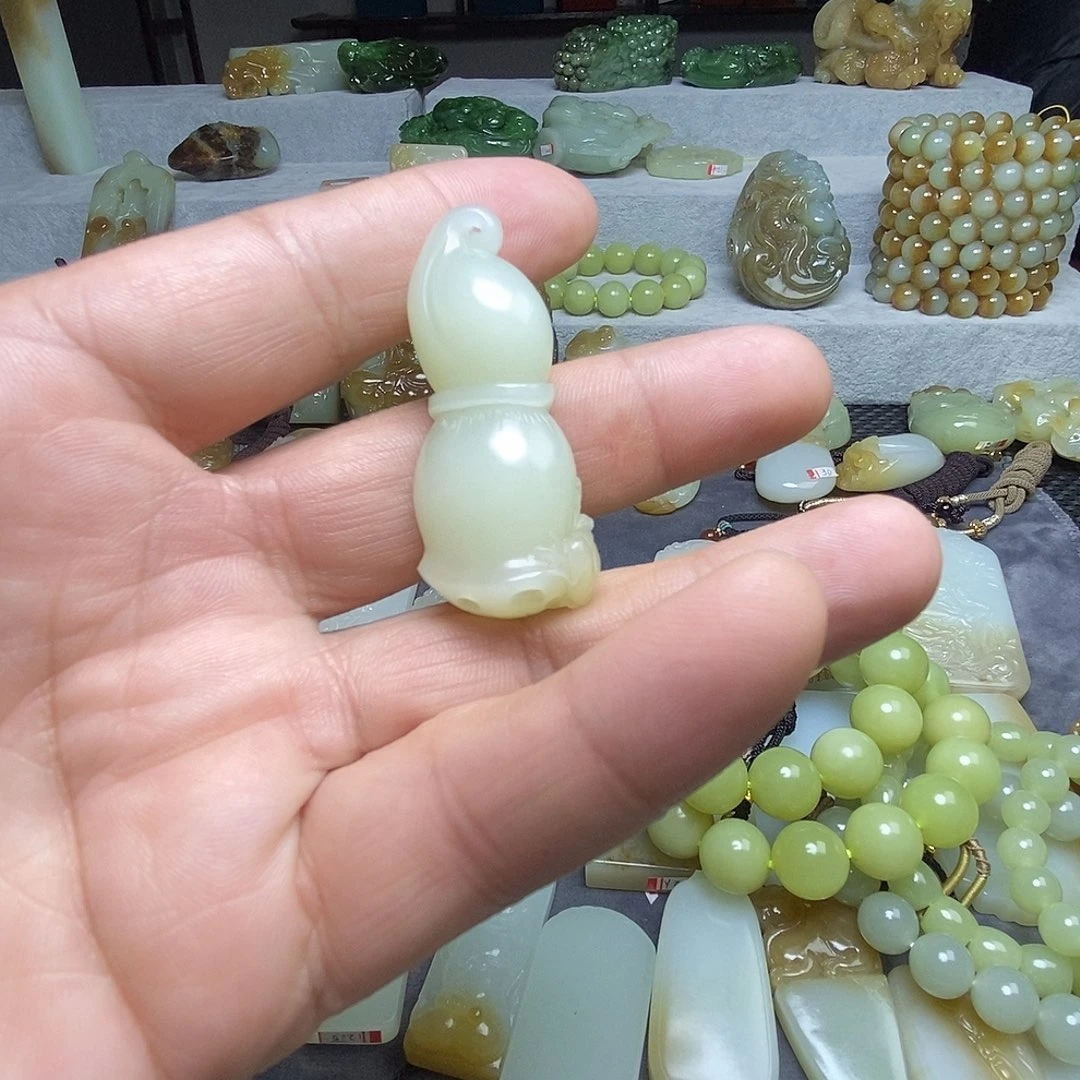 爱***神和田玉未镶嵌挂件