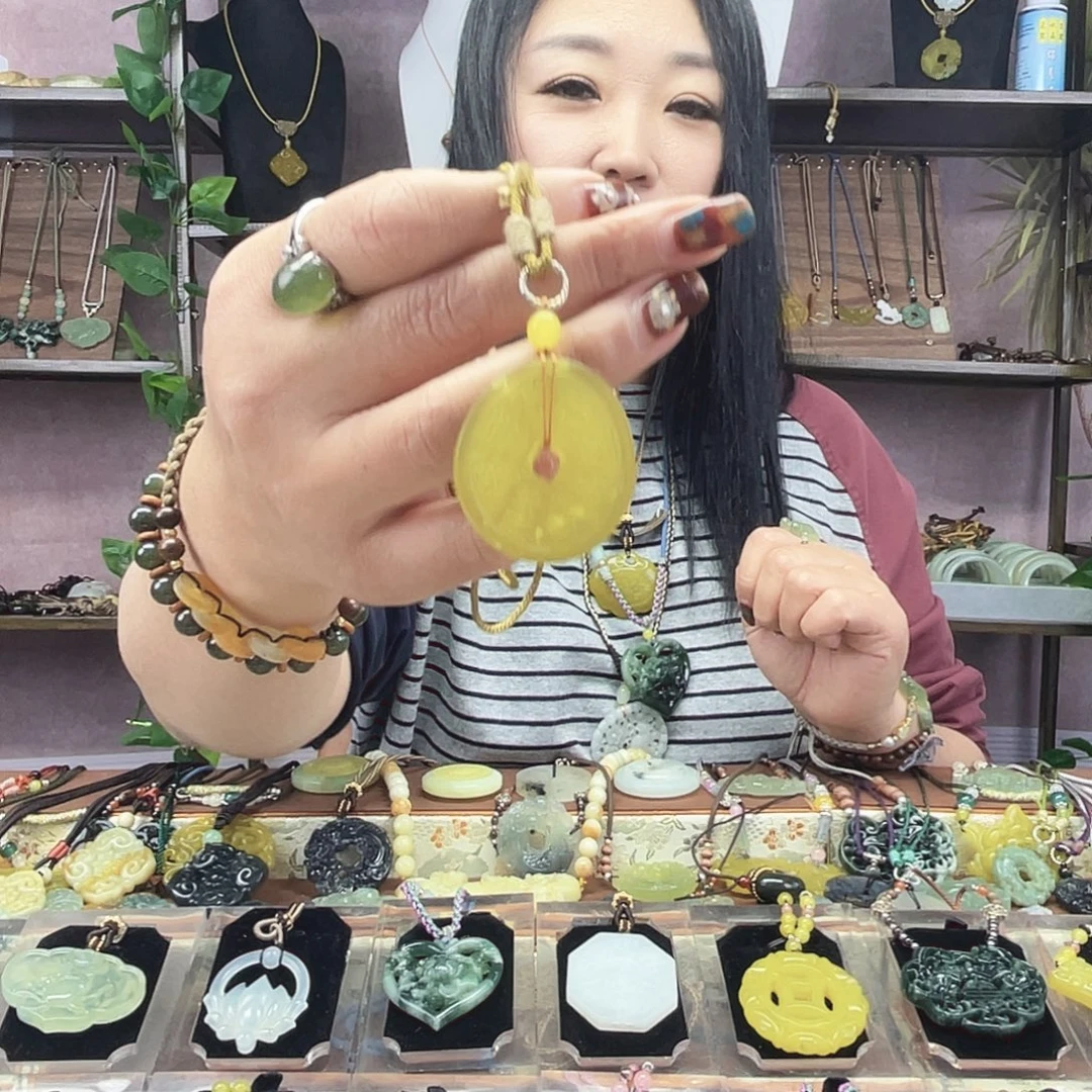 岫玉未镶嵌吊坠(赠链)