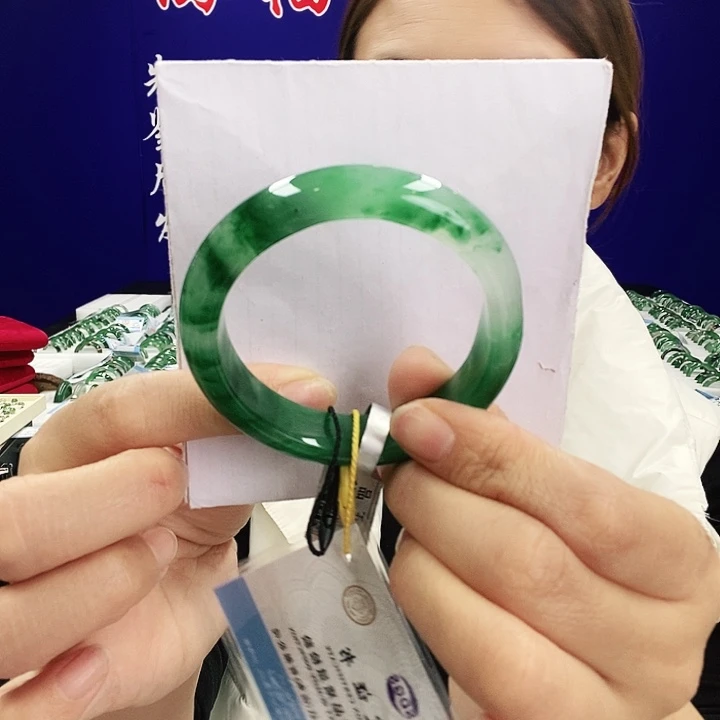 石英质玉（非洲翠）未镶嵌手镯