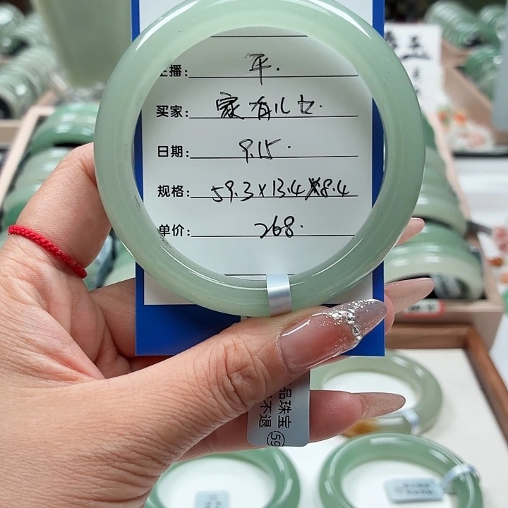 家***女未镶嵌手镯石英岩玉
