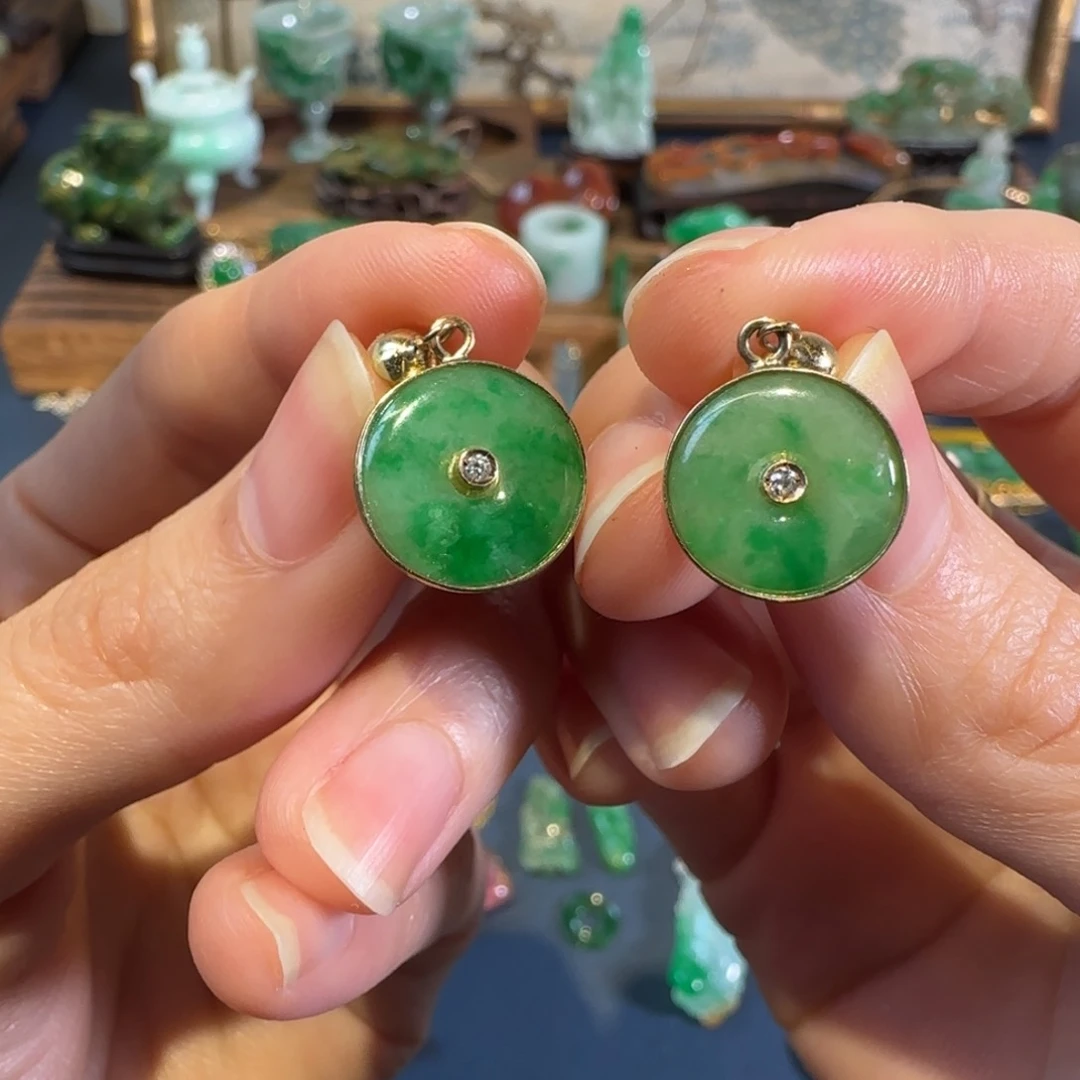 颈饰18K金镶嵌翡翠