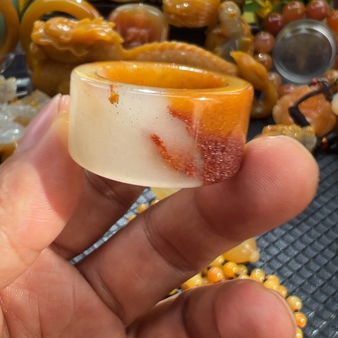 石英质玉未镶嵌颈饰