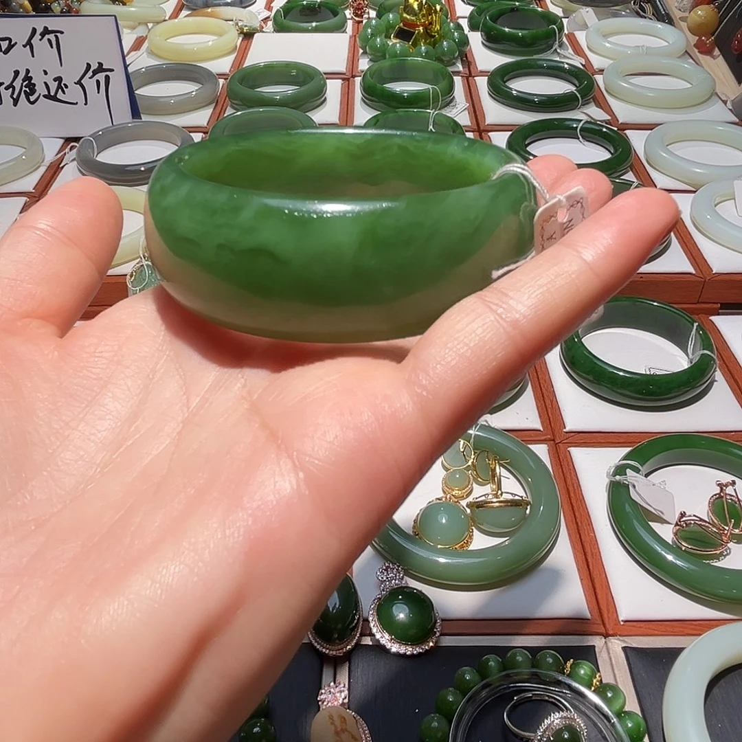 和田玉未镶嵌手镯