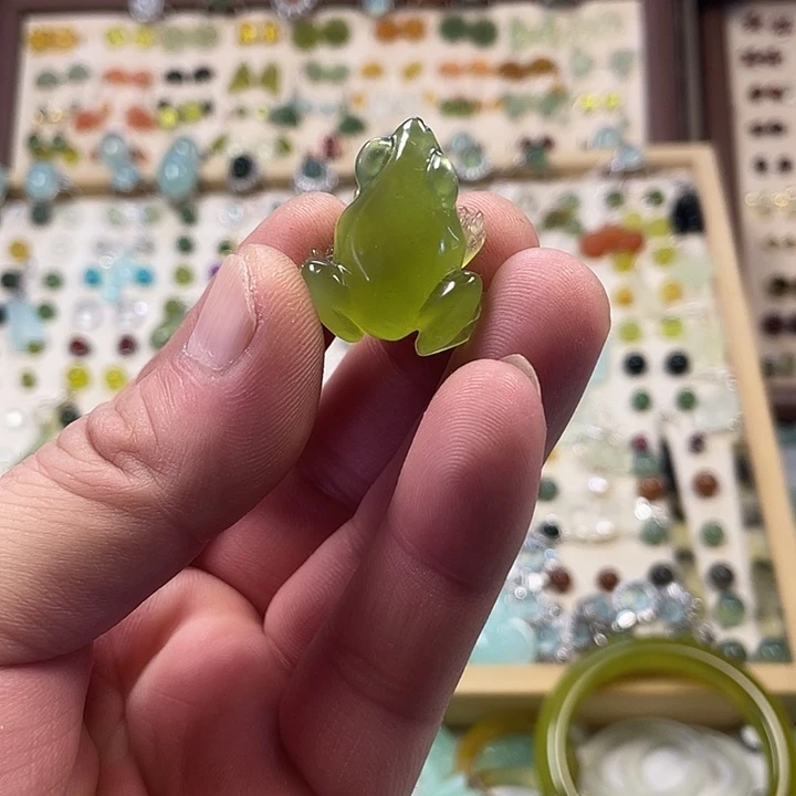 蛇纹石玉合金耳钉