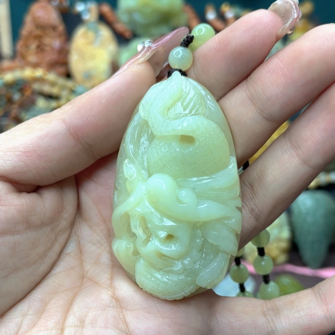 蛇纹石玉颈饰未镶嵌