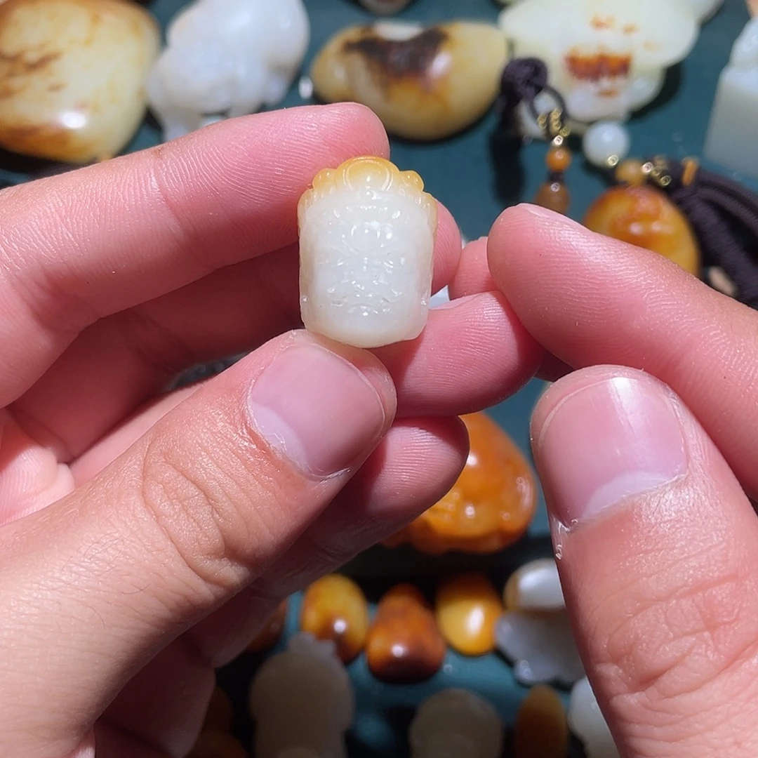 和田玉挂件未镶嵌R****?