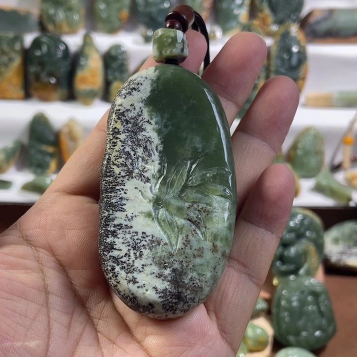 颈饰未镶嵌岫岩河磨玉（透闪石质玉）