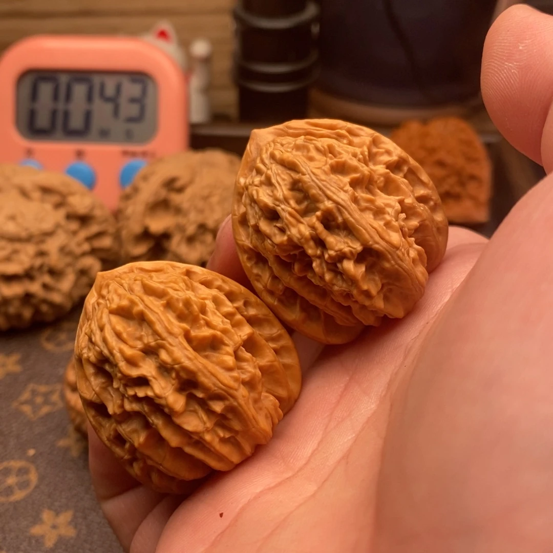 文玩核桃吊坠元宝