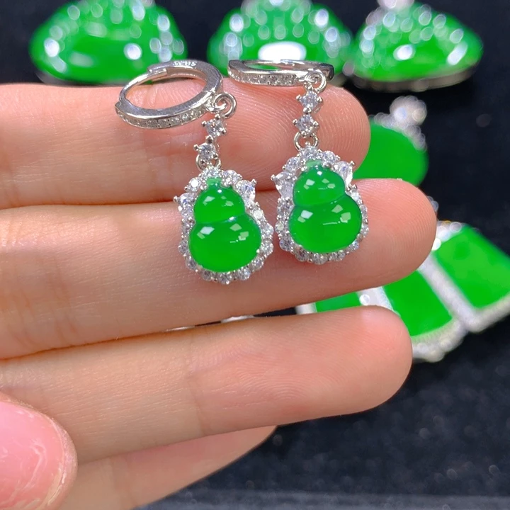 .***N翡翠银S925镶嵌耳饰一个