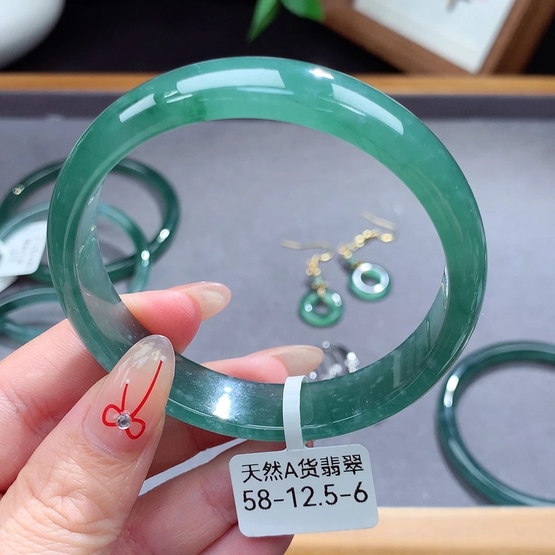 翡翠手镯（圆镯）未镶嵌