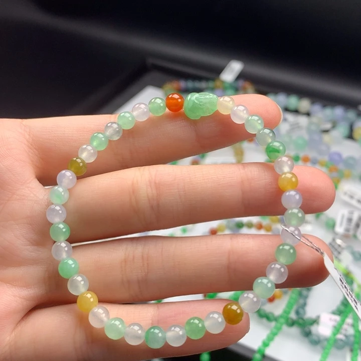 翡翠手镯未镶嵌翡翠