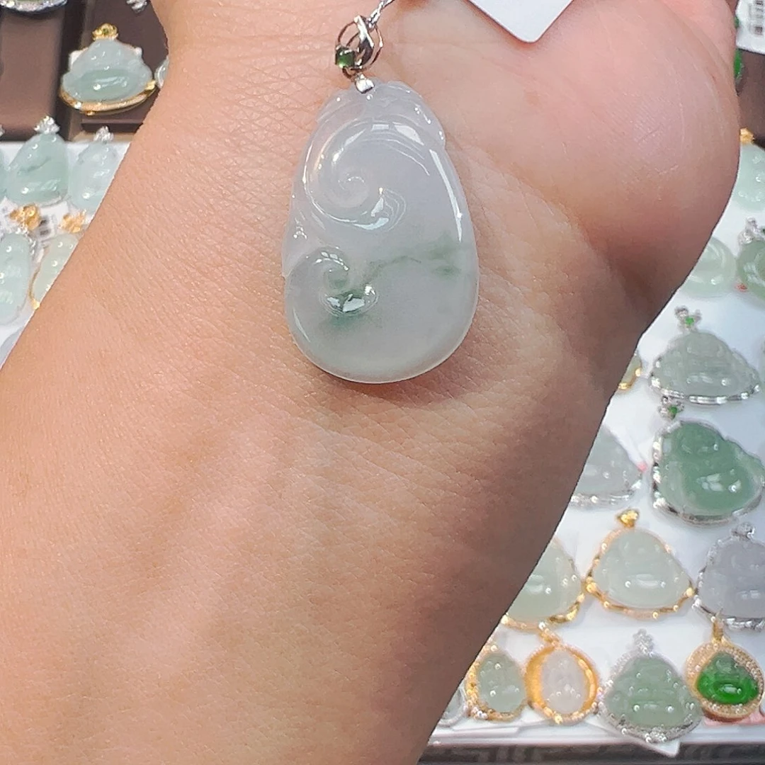 吊坠(不含链)18K金镶嵌翡翠如意