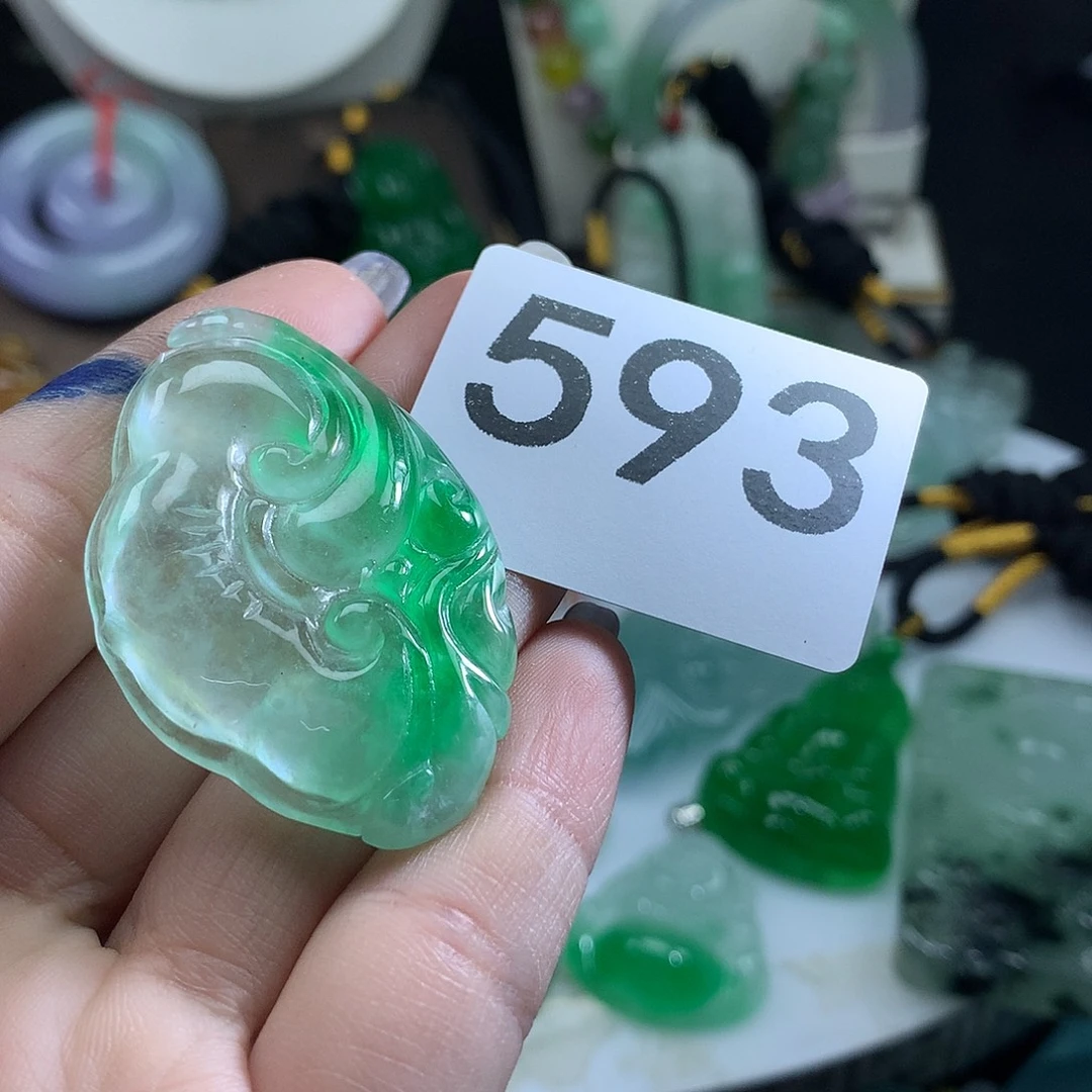 翡翠未镶嵌吊坠(赠链)