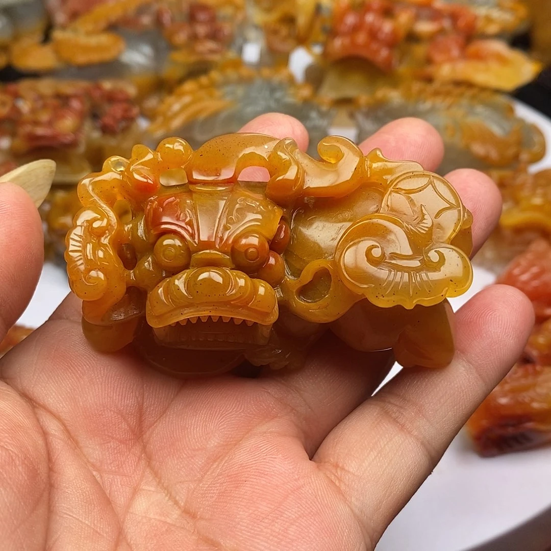 石英质玉（黄龙玉）未镶嵌颈饰