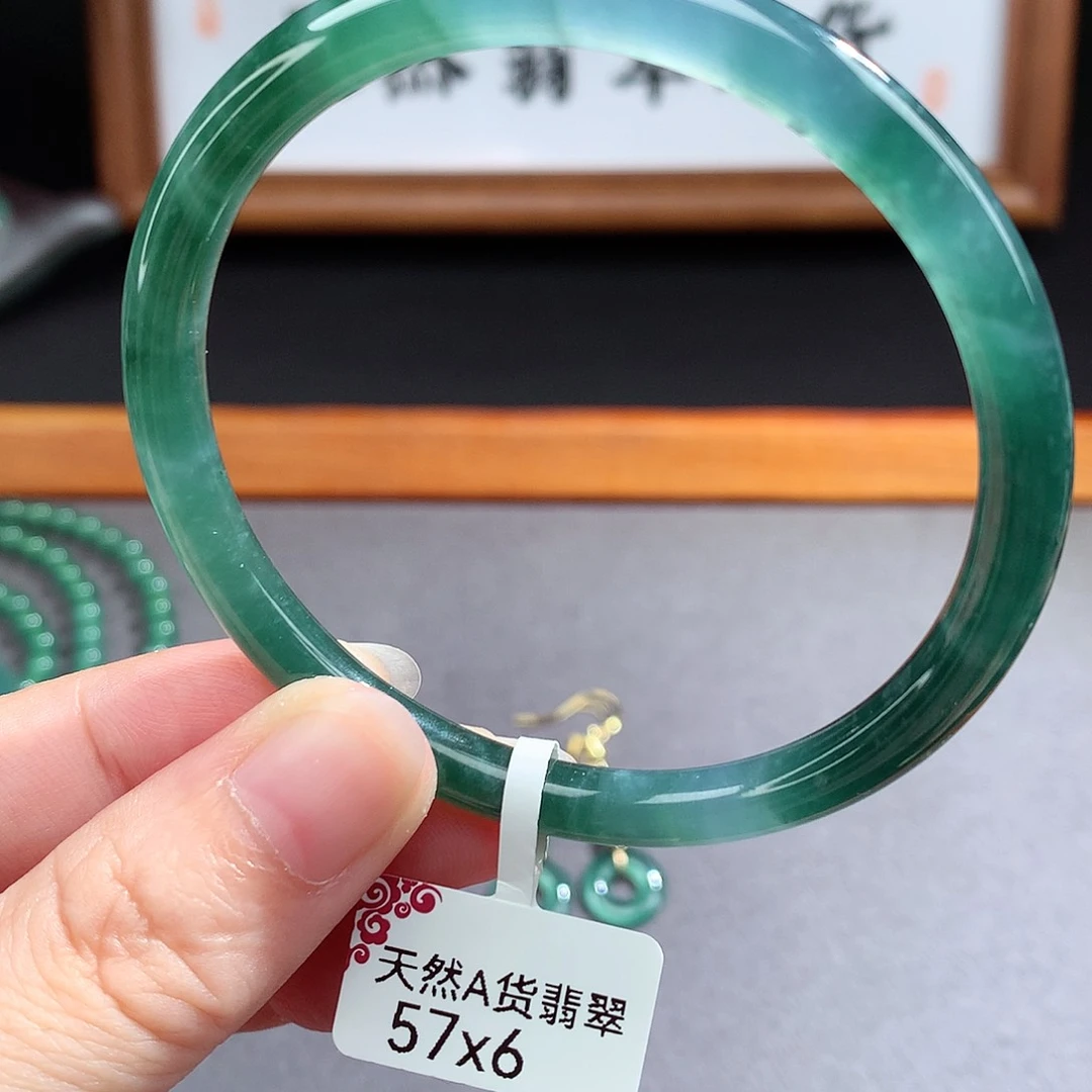 翡翠手镯（圆镯）未镶嵌