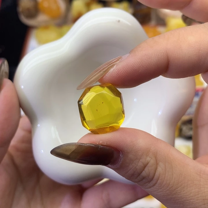 金珀未镶嵌珠宝奇石金珀钻切随型2.5g