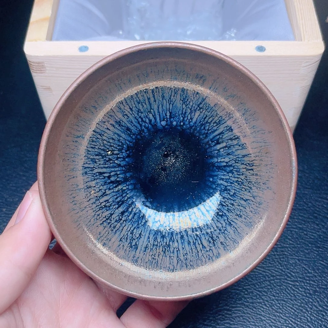 茶盏滴滴答答的声音响