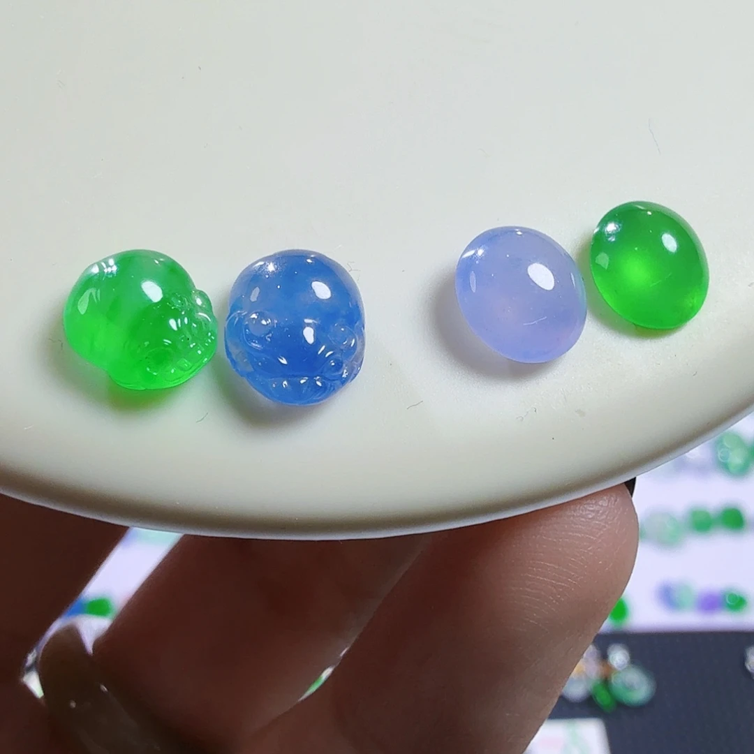 翡翠未镶嵌颈饰二选一