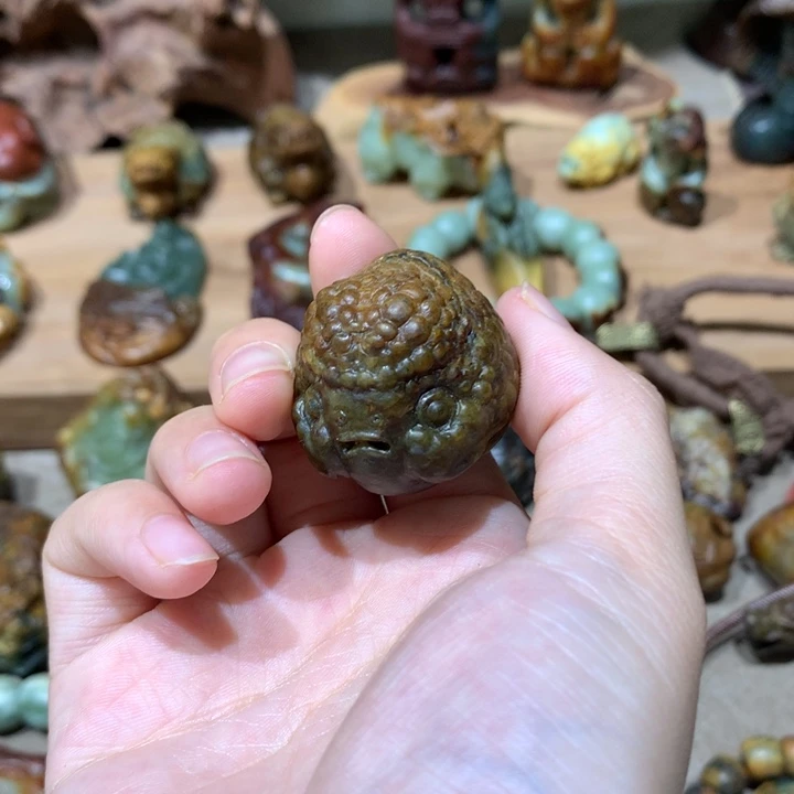 未镶嵌岫岩河磨玉（透闪石质玉）把件