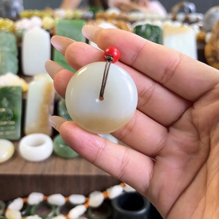和田玉未镶嵌吊坠(不含链)