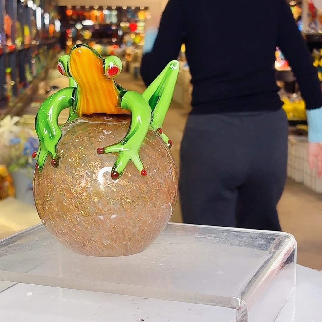 茶宠琉璃岛上有一座山和