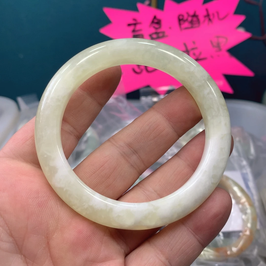 蛇纹石玉手镯未镶嵌顏