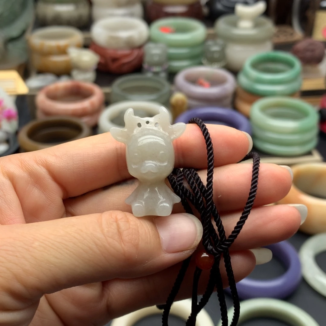 未镶嵌手镯石英质玉（佘太翠）小鹿