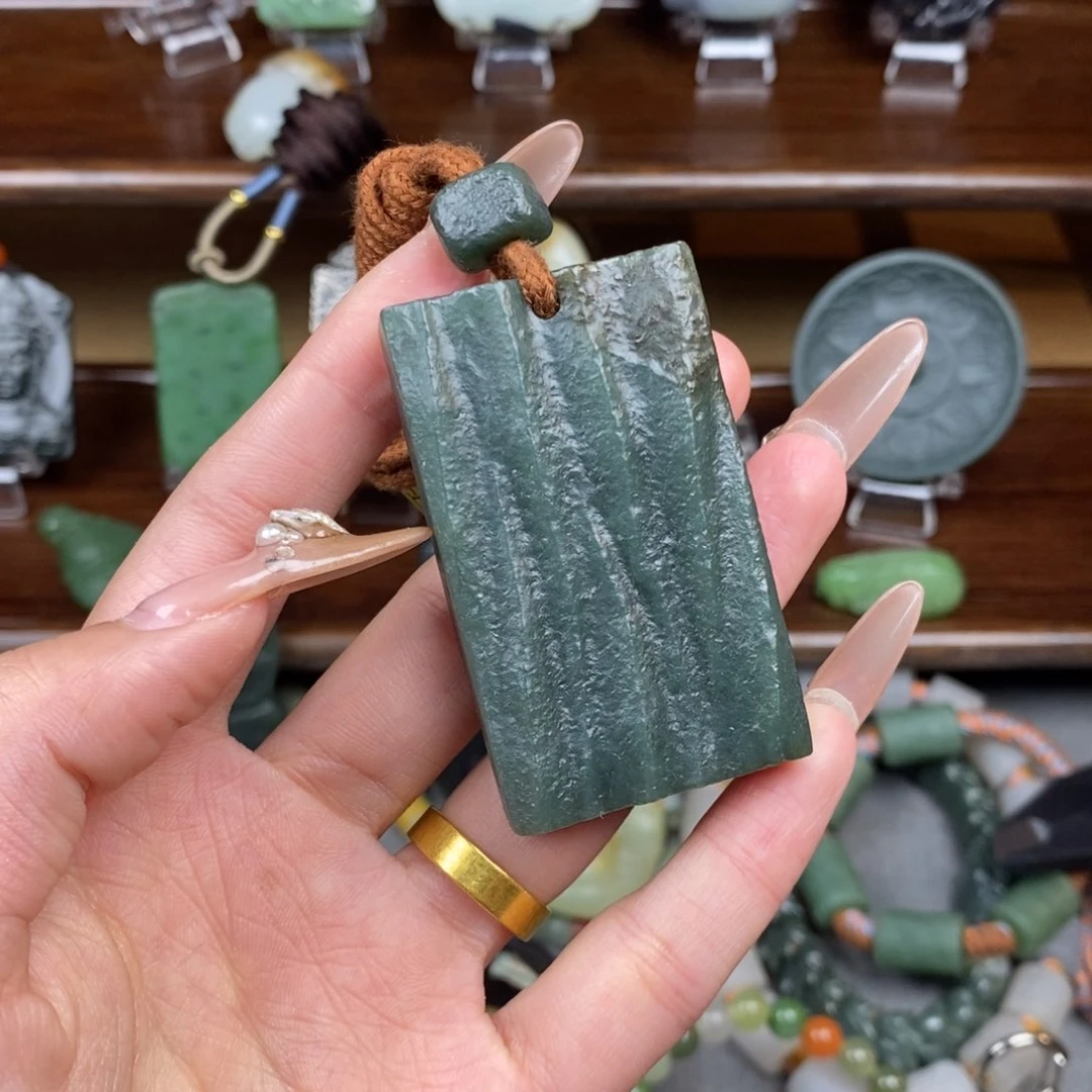 和田玉颈饰未镶嵌浊**?