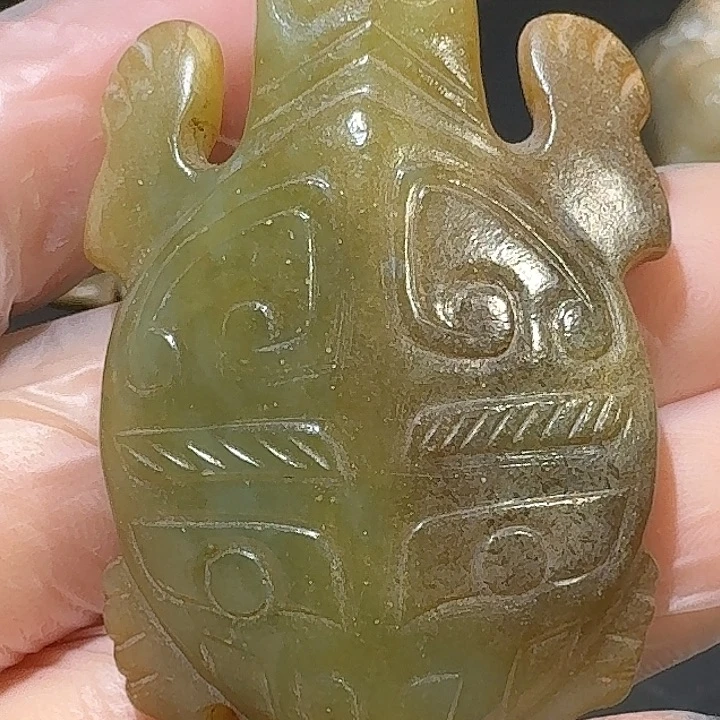 问***寺和田玉未镶嵌颈饰